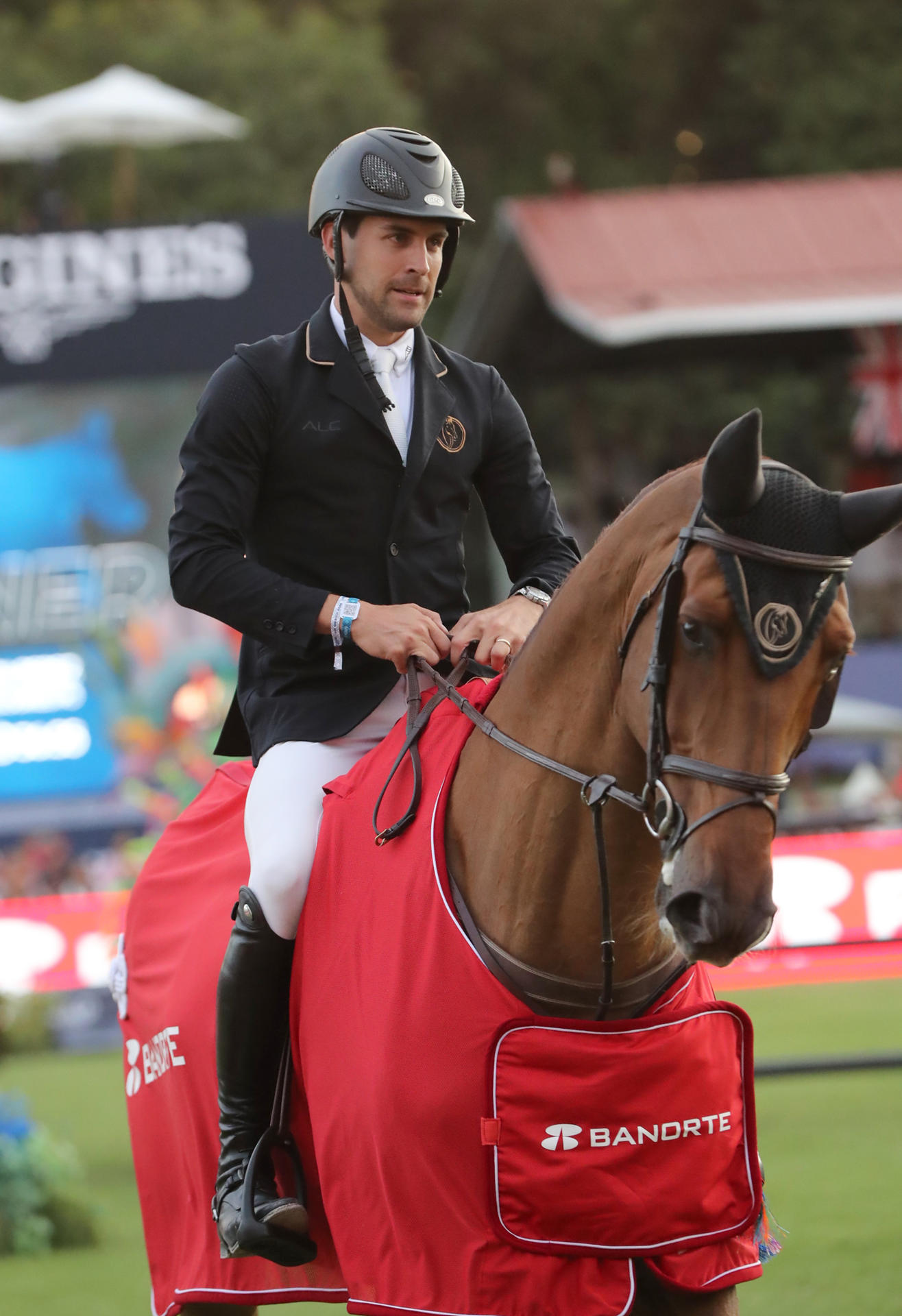 El jinete mexicano Eugenio Garza se impuso este sábado en la prueba de salto de 1,50 metros en el Longines Global Champions Tour que transcurre en el Campo Marte de Ciudad de México. EFE/ Mario Guzmán