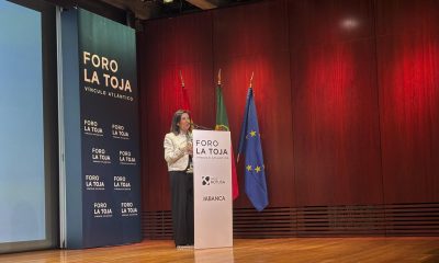 - La ministra de Defensa, Margarita Robles, interviene durante su asistencia al Foro La Toja, celebrado este miércoles en Lisboa. EFE/ Blas Díaz