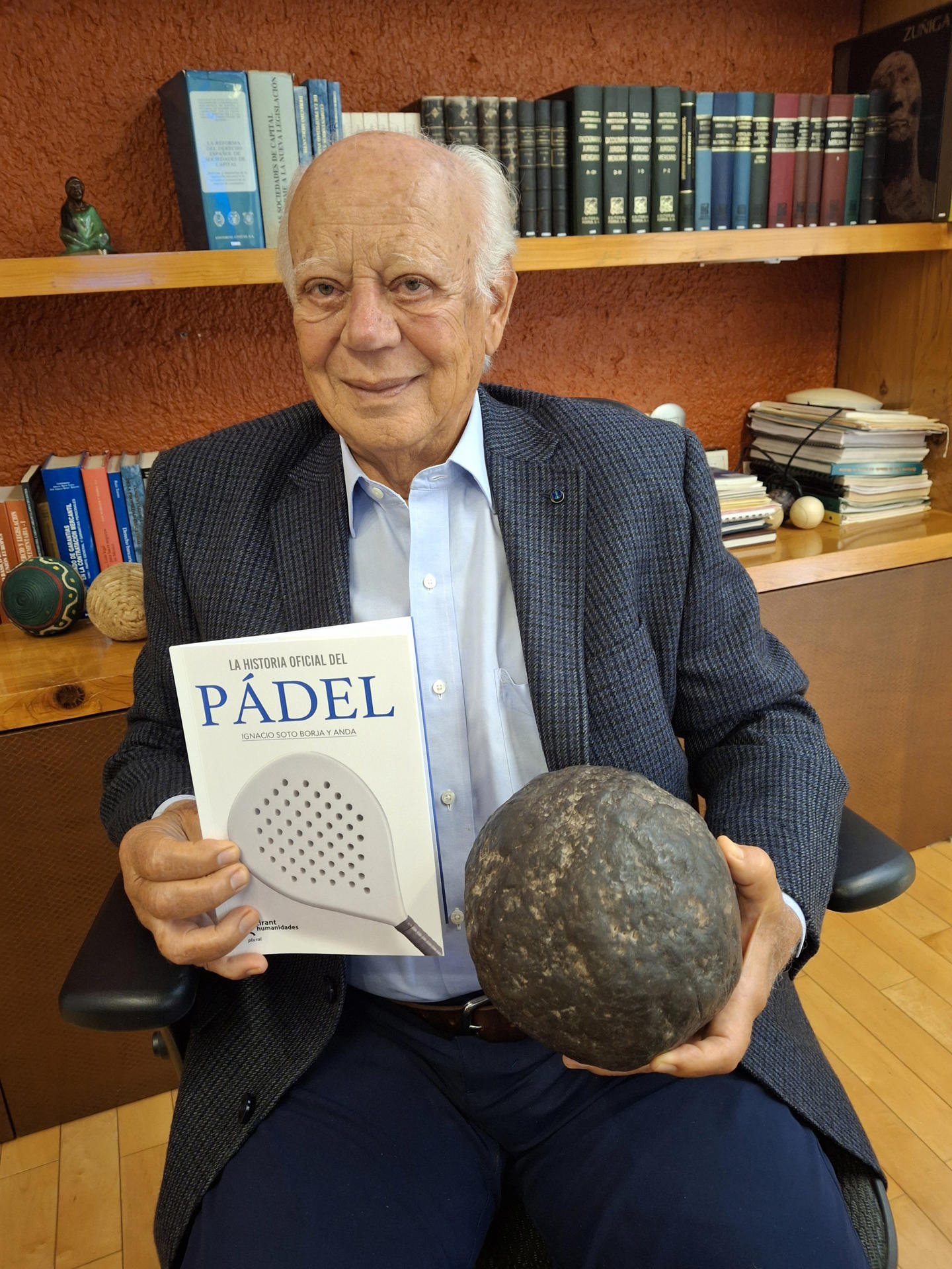 El notario mexicano Ignacio Soto Borja posa durante una entrevista con EFE en Ciudad de México (México). EFE/Gustavo Borges