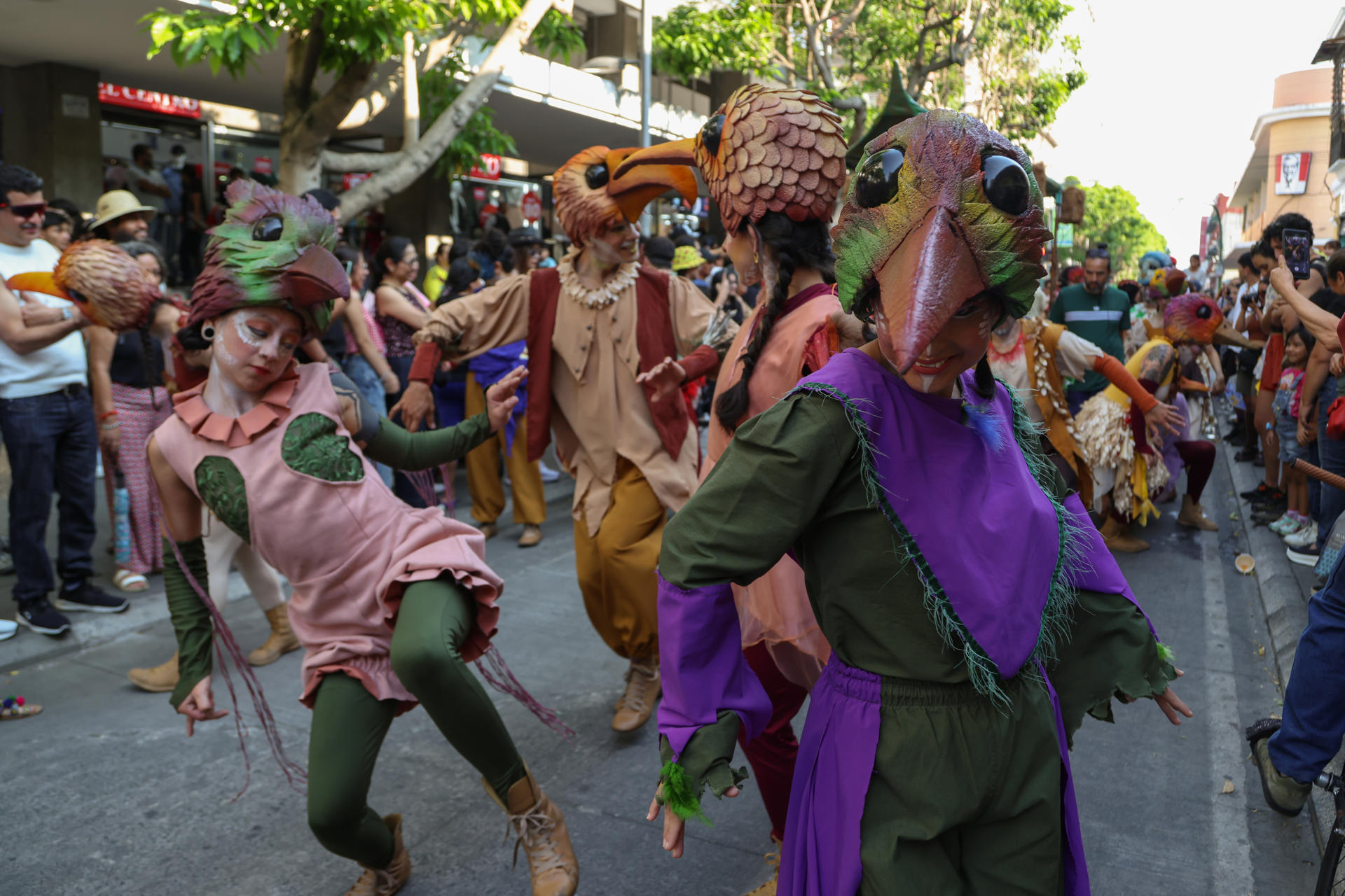 Artistas colombianos participan en el Festival Internacional de Comedia y Circo "Chiripa" este sábado, en Ciudad de Guatemala (Guatemala). EFE/ Mariano Macz