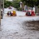 Vehículos transitan por una calle inundada en Juchitán (México). Imagen de archivo. EFE/ Luis Villaobos