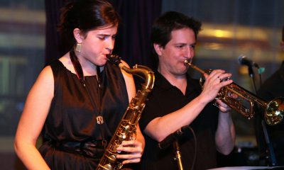 En la imagen de archivo, Laura Andrea Leguia (saxo) y Gabriel Alegría (trompeta), integrantes de la banda "Jazz Peru Internacional" en el Drake Hotel de la ciudad de Toronto (Canadá). EFE/Néstor Ponce