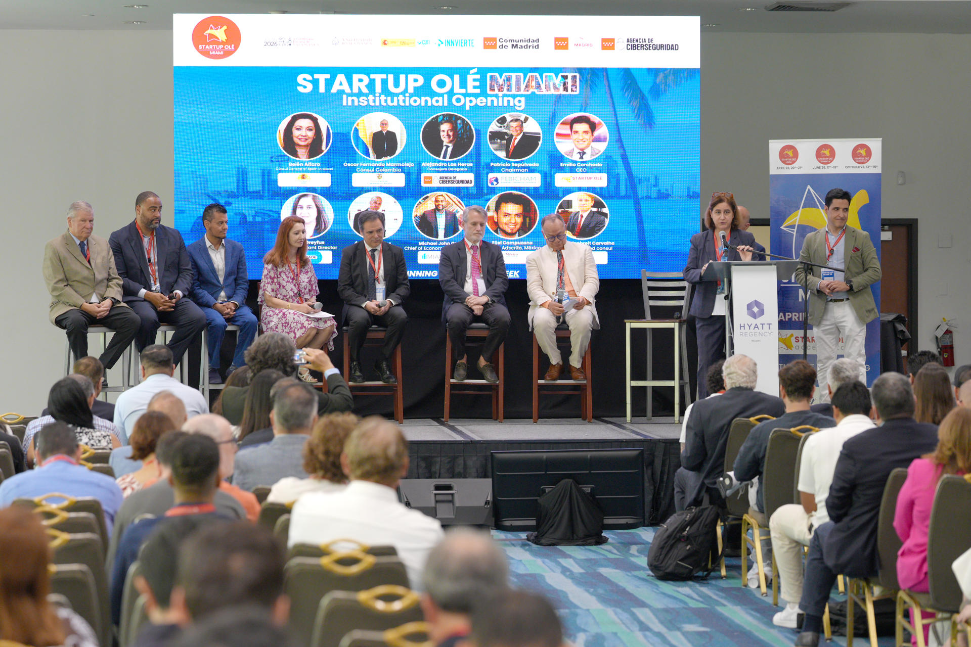 Personas participan en la apertura institucional de la tercera edición de Startup Olé este lunes en Miami, Florida (EE.UU.). EFE/Alberto Boal