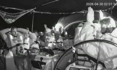 MADRID, 30/04/2026.- Captura de un video facilitado por la Flotilla Global Sumud, que navega rumbo a la Franja de Gaza con 58 embarcaciones, que reportó este jueves que las fuerzas navales israelíes interceptaron, abordaron e inutilizaron sistemáticamente varios barcos, dejando intencionadamente a cientos de civiles a la deriva y ante una tormenta inminente. "Esta noche, el mundo presencia la exportación de la doctrina de abandono planificado del ejército israelí. En una violenta incursión en aguas internacionales, las fuerzas navales israelíes interceptaron, abordaron e inutilizaron sistemáticamente varias embarcaciones de la Flotilla Global Sumud", explicaron en su canal de Telegram. Durante la madrugada denunciaron que Israel había interceptado a 22 barcos en aguas internacionales cerca de las costas de Grecia, después de haber denunciado horas antes que estaban siendo rodeados por embarcaciones israelíes, según su rastreador. EFE/Global Sumud Flotilla -SÓLO USO EDITORIAL/SOLO USO PERMITIDO PARA ILUSTRAR LA NOTICIA QUE APARECE EN EL PIE DE FOTO (CRÉDITO OBLIGATORIO)-