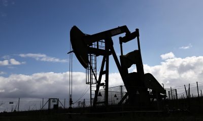 Fotografía de archivo de una bomba de petróleo en Alemania. EFE/EPA/RONALD WITTEK