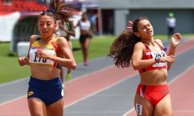 Daniela Castro (i), de Ecuador, e Isabel Ramírez, de Perú, compiten durante la prueba de 400m femenino este miércoles en los IV Juegos Suramericanos de la Juventud Panamá 2026. EFE/ Carlos Lemos