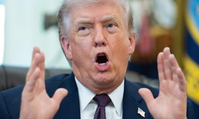 El presidente de Estados Unidos, Donald J. Trump, pronunció un discurso durante la firma de una orden ejecutiva en el Despacho Oval de la Casa Blanca en Washington, D.C., EE. UU., el 31 de marzo de 2026. La orden instruye al gobierno federal, a través del Servicio Postal de los Estados Unidos, a proporcionar a los estados datos sobre la elegibilidad de los votantes. EFE/EPA/AARON SCHWARTZ / POOL