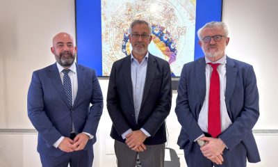 El director del Museo del Prado, Miguel Falomir (d), acompañado del consejero de Cultura de la Embajada de España en Italia, Carlos Tercero (i) y el comisario de la muestra y jefe de Departamento de Pintura Gótica Española del Prado, Joan Molina Figueras (c), durante la presentación de la exposición 'A la manera de Italia: España y el gótico mediterráneo (1320-1420)', este jueves en Roma, en la que la pinacoteca mostrará el poco explorado intercambio artístico entre los reinos hispánicos y la península itálica inmediatamente anterior al Renacimiento. EFE/ Daniel Cáceres