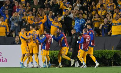 Jugadores de Tigres celebran un gol este miércoles, durante un partido de cuartos de final de la Copa de Campeones de la Concacaf entre Tigres y Seattle Sounders en el estadio Universitario en San Nicolás de Los Garza (México). EFE/Miguel Sierra