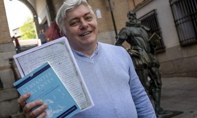 El investigador de la obra cervantina y archivero Javier Escudero desvela a EFE que un documento de la época de Cervantes, de 1614, avala que existía un territorio que se denominaba 'lugares de la Mancha', el mismo nombre que utilizó el escritor al comienzo del Quijote. EFE/Ismael Herrero