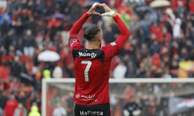 El jugador del Real Mallorca Vedat Muriqi, celebra su gol contra el Rayo Vallecano, durante el partido de la jornada 31 de LaLiga EA Sports entre el Real Mallorca y el Rayo Vallecano, este domingo en el Estadi Mallorca Son Moix.- EFE/CATI CLADERA