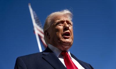 El presidente estadounidense Donald Trump habla con los medios de comunicación antes de partir de la Casa Blanca rumbo a Miami, Florida, en Washington, D.C., EE. UU., 11 de abril de 2026. EFE/BONNIE CASH / POOL