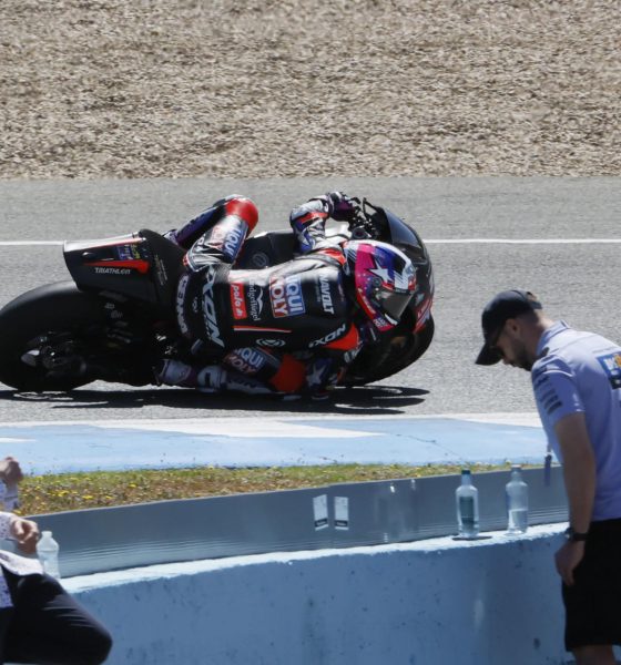 El piloto australiano Senna Agius, ganador de la carrera de Moto2 del Gran Premio de España de Motociclismo de 2026 celebrado en el circuito de Jerez-Angel Nieto en Jerez de la Frontera. EFE/José Manuel Vidal