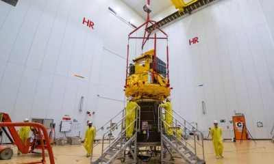 La nave espacial Smile (de color dorado) se acopló a un adaptador del cohete Vega-C (cono negro) el pasado 25 de marzo. Fotografía facilitada por la ESA-M. Pédoussaut