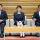 TOKIO (Japón), 21/04/2026.- La primera ministra de Japón, Sanae Takaichi, asiste a una reunión de gabinete. El gobierno anunció la revisión de las directrices operativas de los Tres Principios sobre la Transferencia de Equipos y Tecnología de Defensa, lo que permite a Japón exportar equipos con capacidad letal o destructiva, como aviones de combate y destructores. EFE/EPA/JIJI PRESS JAPAN OUT EDITORIAL USE ONLY/