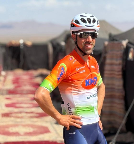 El español Jonathan Castroviejo, en el campamento de la Titan Desert de Marruecos. EFE/ Cedida Kh7 SOLO USO EDITORIAL/SOLO DISPONIBLE PARA ILUSTRAR LA NOTICIA QUE ACOMPAÑA (CRÉDITO OBLIGATORIO)