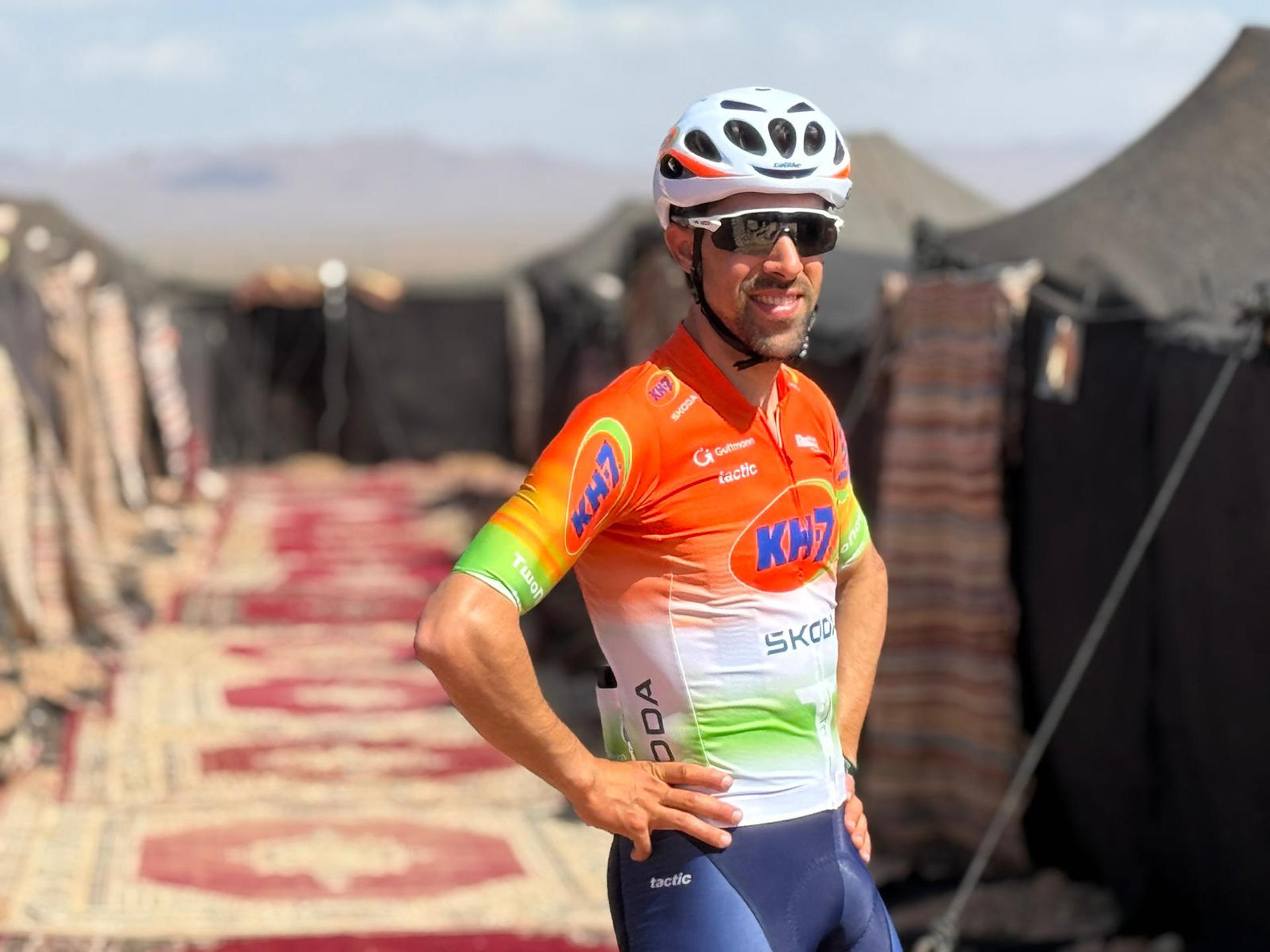 El español Jonathan Castroviejo, en el campamento de la Titan Desert de Marruecos. EFE/ Cedida Kh7 SOLO USO EDITORIAL/SOLO DISPONIBLE PARA ILUSTRAR LA NOTICIA QUE ACOMPAÑA (CRÉDITO OBLIGATORIO)