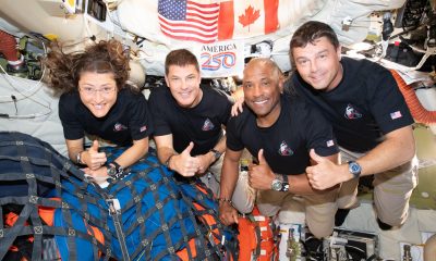 Fotografía cedida por la NASA donde aparecen los integrantes de la tripulación de la misión Artemis II, los astronautas de la NASA, la especialista de misión Christina Koch (i), el piloto Victor Glover (2d), el comandante Reid Wiseman (d), y el astronauta de la Agencia Espacial Canadiense (CSA), el especialista de misión Jeremy Hansen (2i), posando este martes en el interior de la nave espacial Orion. EFE/NASA /SOLO USO EDITORIAL /NO VENTAS /SOLO DISPONIBLE PARA ILUSTRAR LA NOTICIA QUE ACOMPAÑA /CRÉDITO OBLIGATORIO