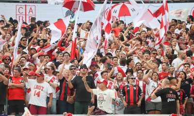 Hinchas de River Plate animan previo a un partido de la Liga Profesional Argentina entre River Plate y Boca Juniors. EFE/ Juan Ignacio Roncoroni