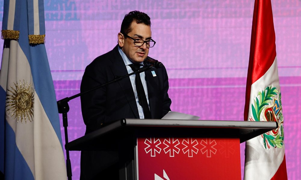 El secretario de Cultura de Argentina, Leonardo Cifelli, habla este jueves, durante la inauguración de la 50ª edición de la Feria Internacional del Libro de Buenos Aires (Argentina). EFE/ Juan Ignacio Roncoroni