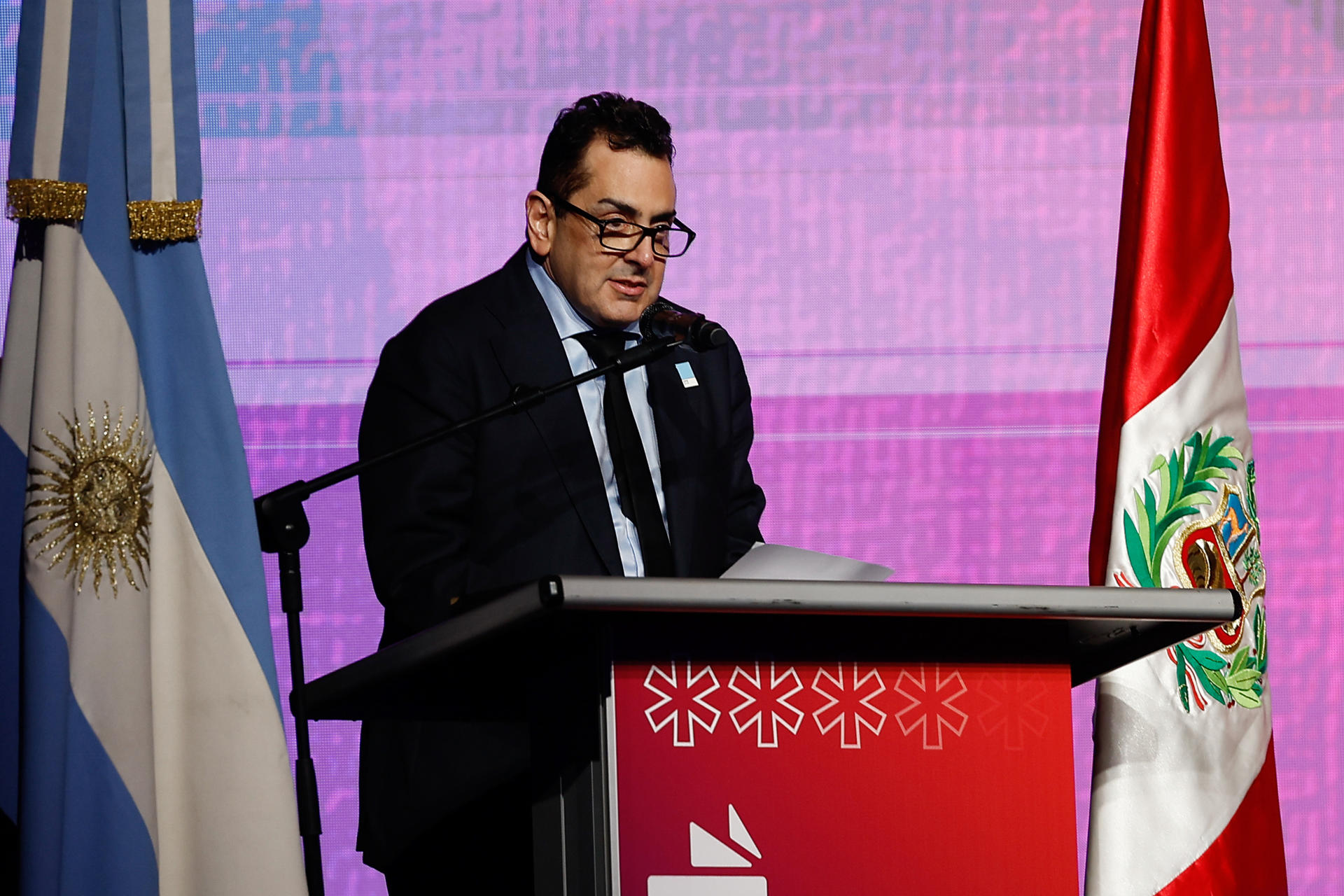 El secretario de Cultura de Argentina, Leonardo Cifelli, habla este jueves, durante la inauguración de la 50ª edición de la Feria Internacional del Libro de Buenos Aires (Argentina). EFE/ Juan Ignacio Roncoroni