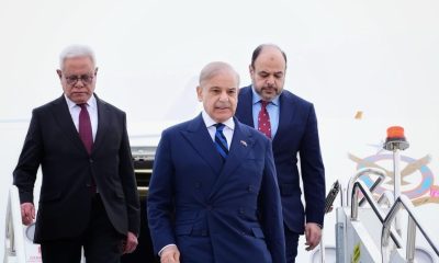 Fotografía de archivo, tomada el 16/04/2026, que muestra al primer ministro de Pakistán, Shehbaz Sharif, (C) llegando a Turquía. EFE/EPA/PAKISTAN PM OFFICE HANDOUT EDITORIAL USE ONLY/NO SALES