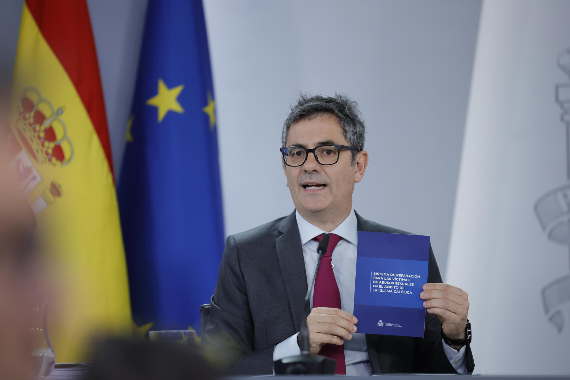 -El ministro de la Presidencia, Justicia y Relaciones con las Cortes, Félix Bolaños, comparece en la rueda de prensa tras la reunión del Consejo de Ministros, este martes en Madrid.-   EFE/ Zipi Aragón