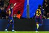 El delantero del FC Barcelona Lamine Yamal (i) celebra su gol, de penalti, durante el partido de la jornada 33 de LaLiga que FC Barcelona y Celta de Vigo disputan en el Camp Nou. EFE/Alejandro García
