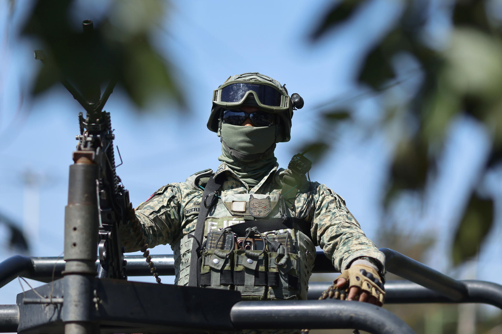 Agentes del Ejército mexicano, la Guardia Nacional y la Secretaría de Marina detuvieron a diez presuntos integrantes del grupo delictivo Gente del Guano, ligado a una facción del Cartel del Pacífico, el cual es liderado por Aureliano Guzmán Loera, hermano de El Chapo. Fotografía de archivo. EFE/ Francisco Guasco