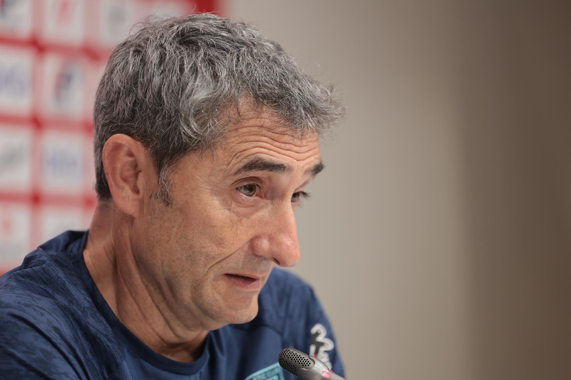 El entrenador del Athletic Club de Bilbao, Ernesto Valverde, este viernes en rueda de prensa, previa al partido de mañana frente al Atlético de Madrid en el Metropolitano. EFE/Luis Tejido