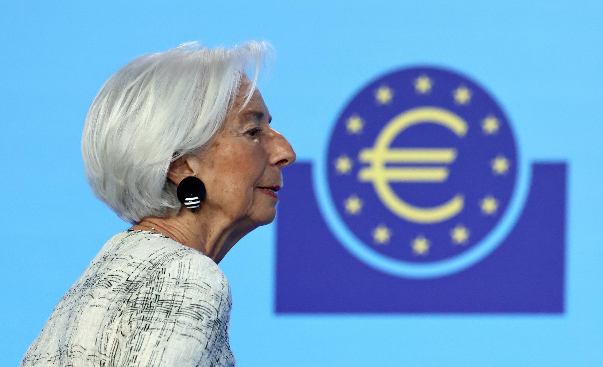 La presidenta del BCE, Christine Lagarde, se dirige este jueves a los medios en Fráncfort. (Alemania) EFE/EPA/RONALD WITTEK