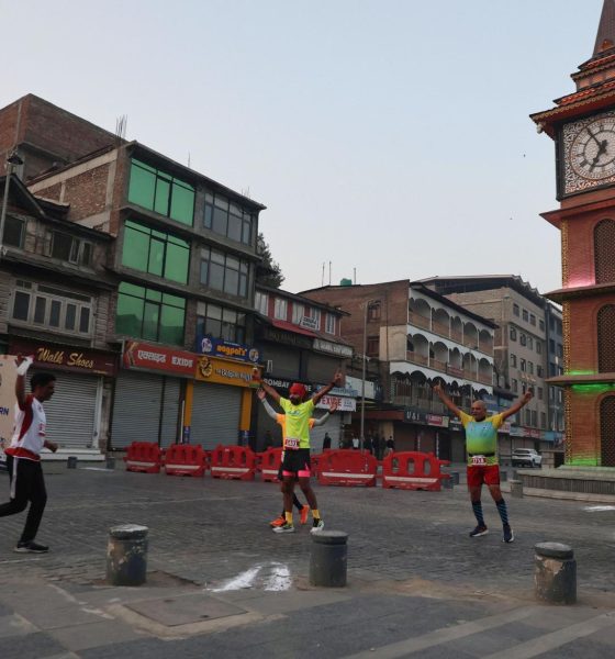 Fotografía de archivo, tomada el 20/10/2024, que muestra a atletas indios en Srinagar, India. EFE/EPA/FAROOQ KHAN
