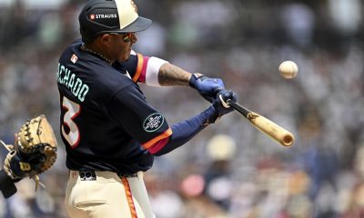 Manny Machado, de los San Diego Padres, batea en un juego del MLB World Tour México City Series 2026 entre Arizona Diamondbacks y San Diego Padres, en el estadio Alfredo Harp Helú, en Ciudad de México (México). EFE/Enrique Gutiérrez