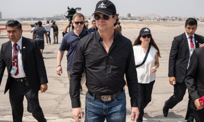 El embajador de Estados Unidos en Perú, Bernie Navarro (c), fue captado el pasado 25 de abril, en la Base Aérea Las Palmas, en Lima (Perú). EFE/John Reyes