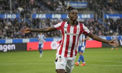 - El delantero del Athletic Nico Williams celebra tras marcar el 2-4, durante el partido de LaLiga de fútbol que Deportivo Alavés y Athletic Club disputaron en el estadio de Mendizorrotza, en Vitoria. EFE/Adrián Ruiz Hierro