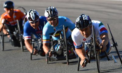 Fotografía de archivo del 7 de septiembre de 2012, en la que puede verse al italiano Alex Zanardi (d) compitiendo en los Juegos Paralímpicos de Londres 2012. EFE/ FACUNDO ARRIZABALAGA