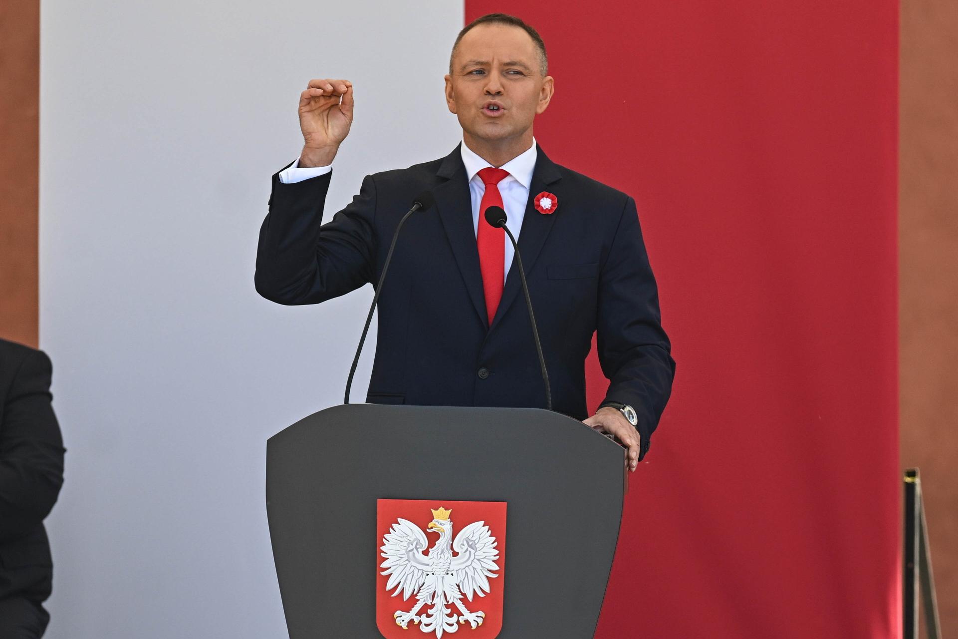 Varsovia, 3 may (EFE).- El presidente de Polonia, Karol Nawrocki, propuso este domingo que para 2030 se haya modernizado o modificado la Constitución de 1997 porque considera que no puede haber dos centros de poder en el país, el del jefe de Estado, y el del Gobierno, que están profundamente enfrentados desde hace años. EFE/EPA/RADEK PIETRUSZKA POLAND OUT