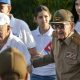 El expresidente de Cuba Raúl Castro (2-d) fue captado este 1 de mayo al asistir a la conmemoración del Día Internacional del Trabajo, en La Habana (Cuba). EFE/Ernesto Mastrascusa