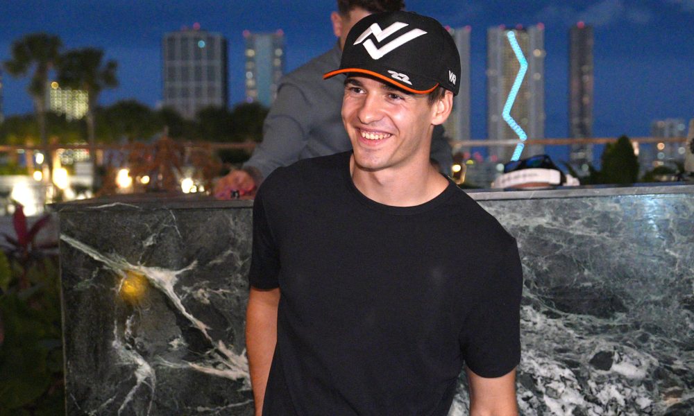 Nicolás Varrone, piloto argentino de Fórmula 2, afirmó este jueves que afrontará el Gran Premio de Miami, este fin de semana, como si estuviera en casa por el numeroso público latino residente. EFE/ Alberto Boal