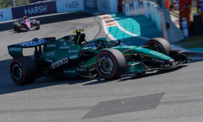 El español Fernando Alonso de Aston Martin declaró este sábado declaró en el circuito construido en torno al Hard Rock Stadium que si llueve durante la carrera del 3 de mayo "será una experiencia de aprendizaje para" todos. EFE/ Alberto Boal