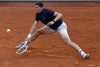 El tenista belga Alexander Blockx durante su encuentro ante el alemán Alexander Zverev en las semifinales masculinas del Abierto de Madrid, disputado este viernes en la Caja Mágica de Madrid. EFE/Sergio Pérez

