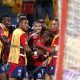 Francisco Fydriszewski (c), del Independiente Medellín, celebra un gol con sus compañeros en un partido de la fase de grupos de la Copa Libertadores ante el Cusco en el estadio Atanasio Girardot en Medellín. EFE/STR