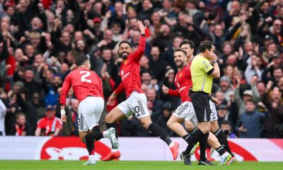 El delantero brasileño Matheus Cunha (c), del Manchester United, celebra el 1-0 durante el partido de la Premier League que han jugado Manchester United y Liverpool FC en Manchester, Reino Unido. EFE/EPA/GARY OAKLEY