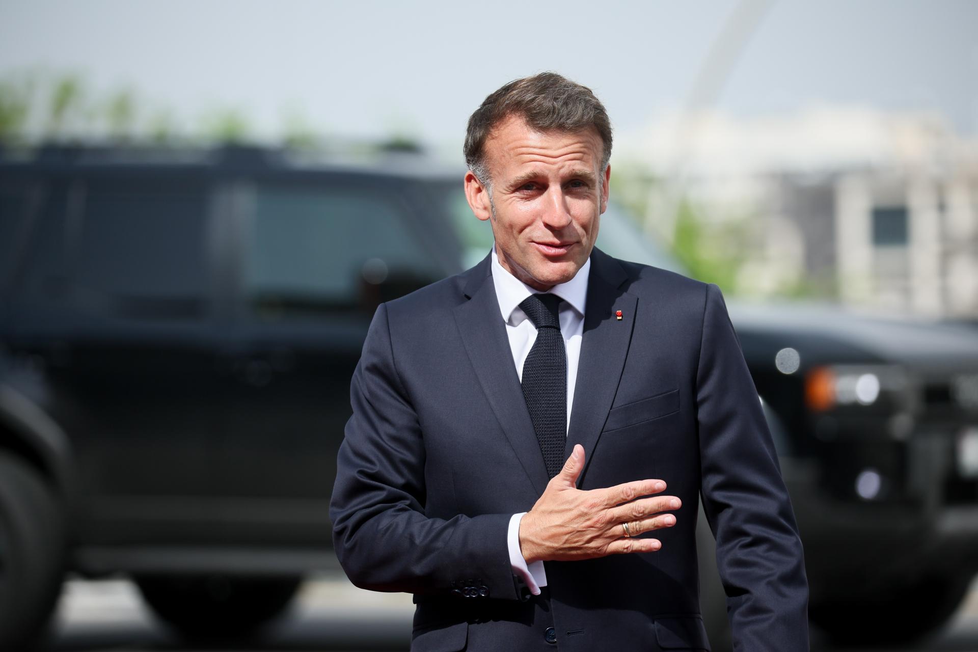 El presidente francés, Emmanuel Macron, a su llegada al Complejo Karen Demirchián de Ereván, sede de la cumbre de la Comunidad Política Europea (CPE), en Ereván, Armenia, el 4 de mayo de 2026. EFE/EPA/Leszek Szymanski POLAND OUT