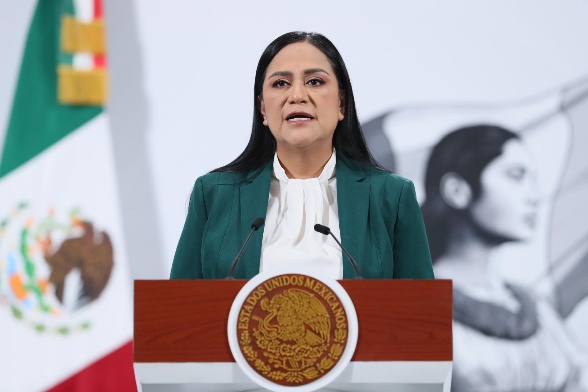 Fotografía de archivo de la ex titular de la Secretaría de Bienestar, Ariadna Montiel, durante una conferencia de prensa en Palacio Nacional de la Ciudad de México (México). EFE/Mario Guzmán