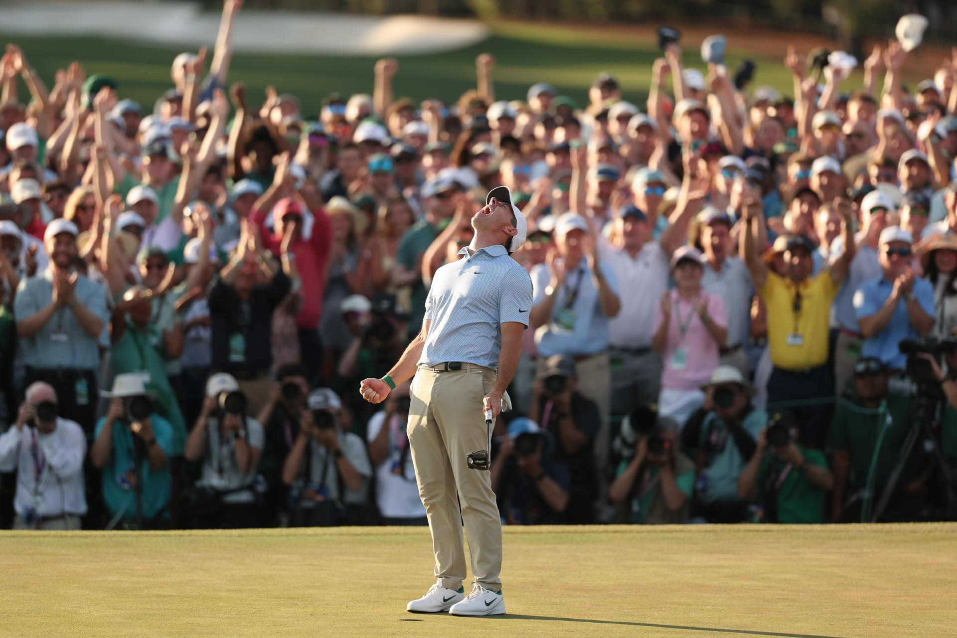 Fotografía de Chris Torres, en la que puede verse en una imagen de archivo del pasado 13 de abril al golfista norirlandés Rory McIlroy en el Masters de Augusta. EFE