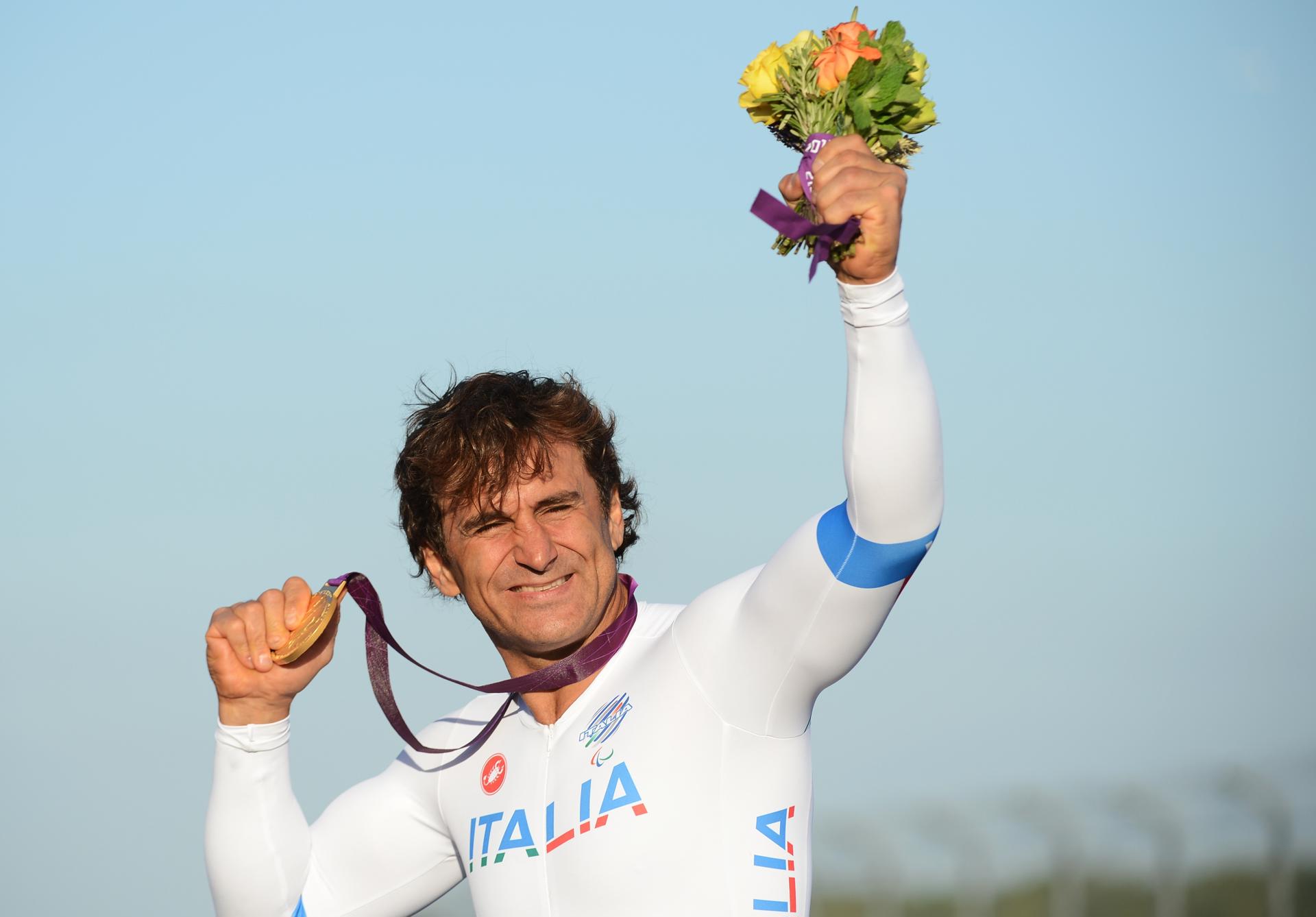 Imagen de archivo del 5 de septiembre de 2012 del italiano Alex Zanardi, tras ganar en los Juegos Paralímpicos de Londres 2012. EFE/ FACUNDO ARRIZABALAGA