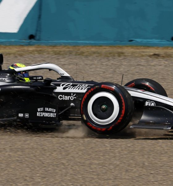 Fotografía de Franck Robichon, en la que puede verse en una imagen de archivo del pasado 28 de marzo al piloto mexicano Sergio Perez (Cadillac), durante una prueba. EFE
