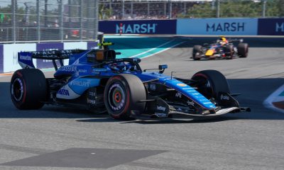 El español Carlos Sainz, de Williams, compite durante la clasificación en el Gran Premio de Fórmula Uno de Miami en el autódromo Internacional de Miami, Florida (EEUU). EFE/Alberto Boal