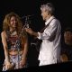 La cantante colombiana Shakira (i) y el brasileño Caetano Veloso cantan durante un ensayo previo al concierto del 2 de mayo en Río de Janeiro (Brasil). EFE/ André Coelho